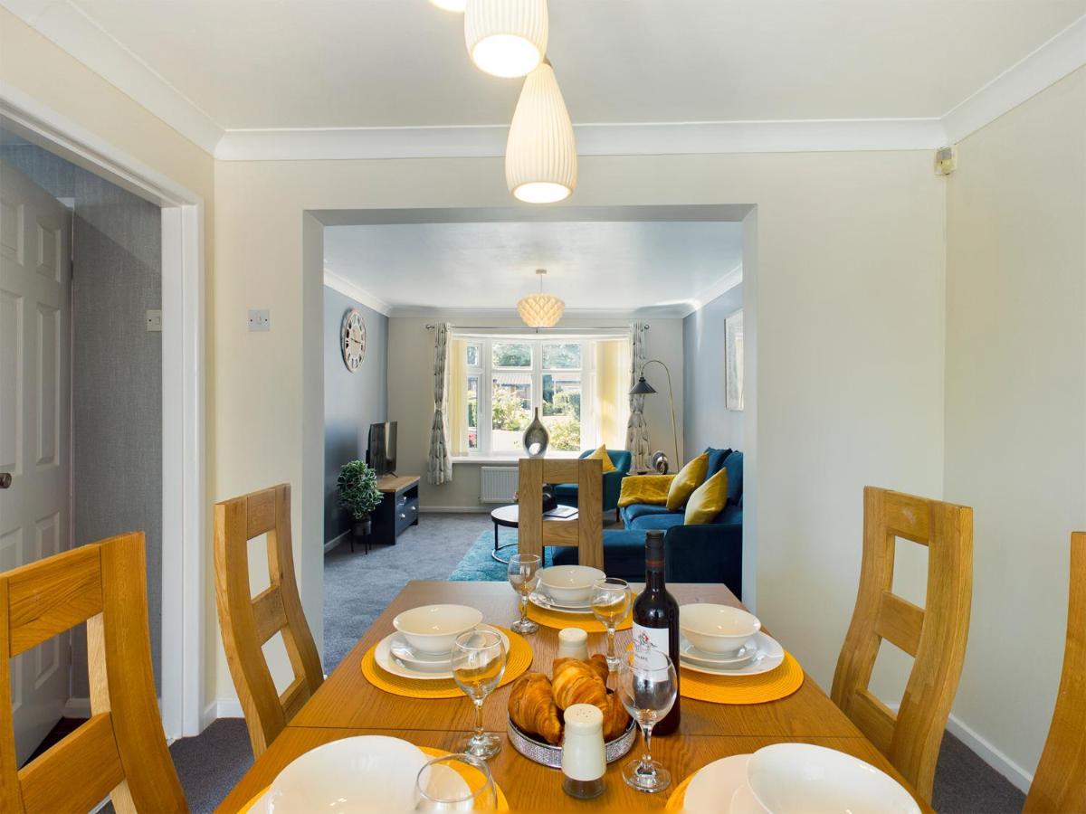 247 Serviced Accommodation In Telford- 3Br House Екстериор снимка