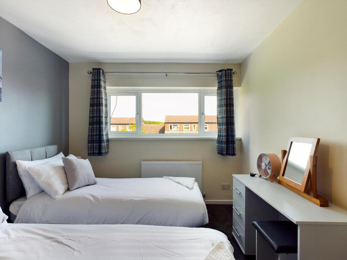 247 Serviced Accommodation In Telford- 3Br House Екстериор снимка