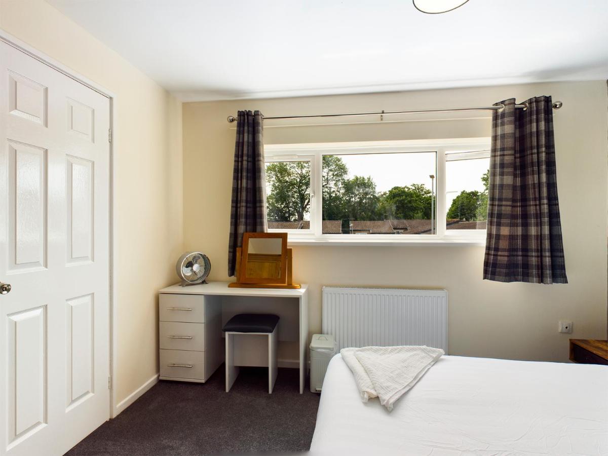247 Serviced Accommodation In Telford- 3Br House Екстериор снимка