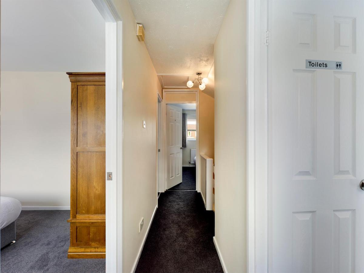 247 Serviced Accommodation In Telford- 3Br House Екстериор снимка