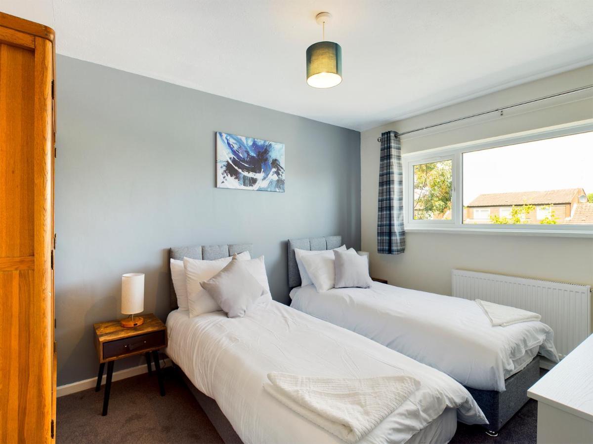 247 Serviced Accommodation In Telford- 3Br House Екстериор снимка