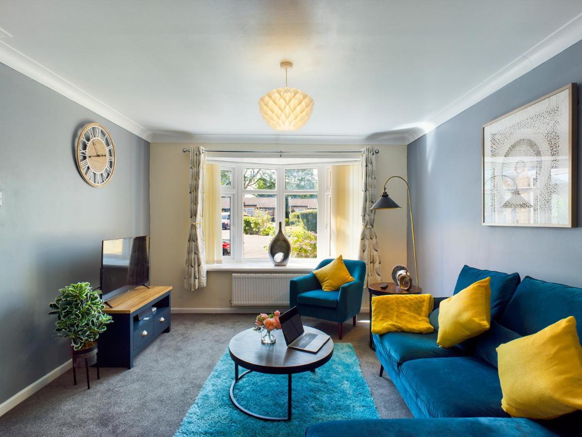 247 Serviced Accommodation In Telford- 3Br House Екстериор снимка
