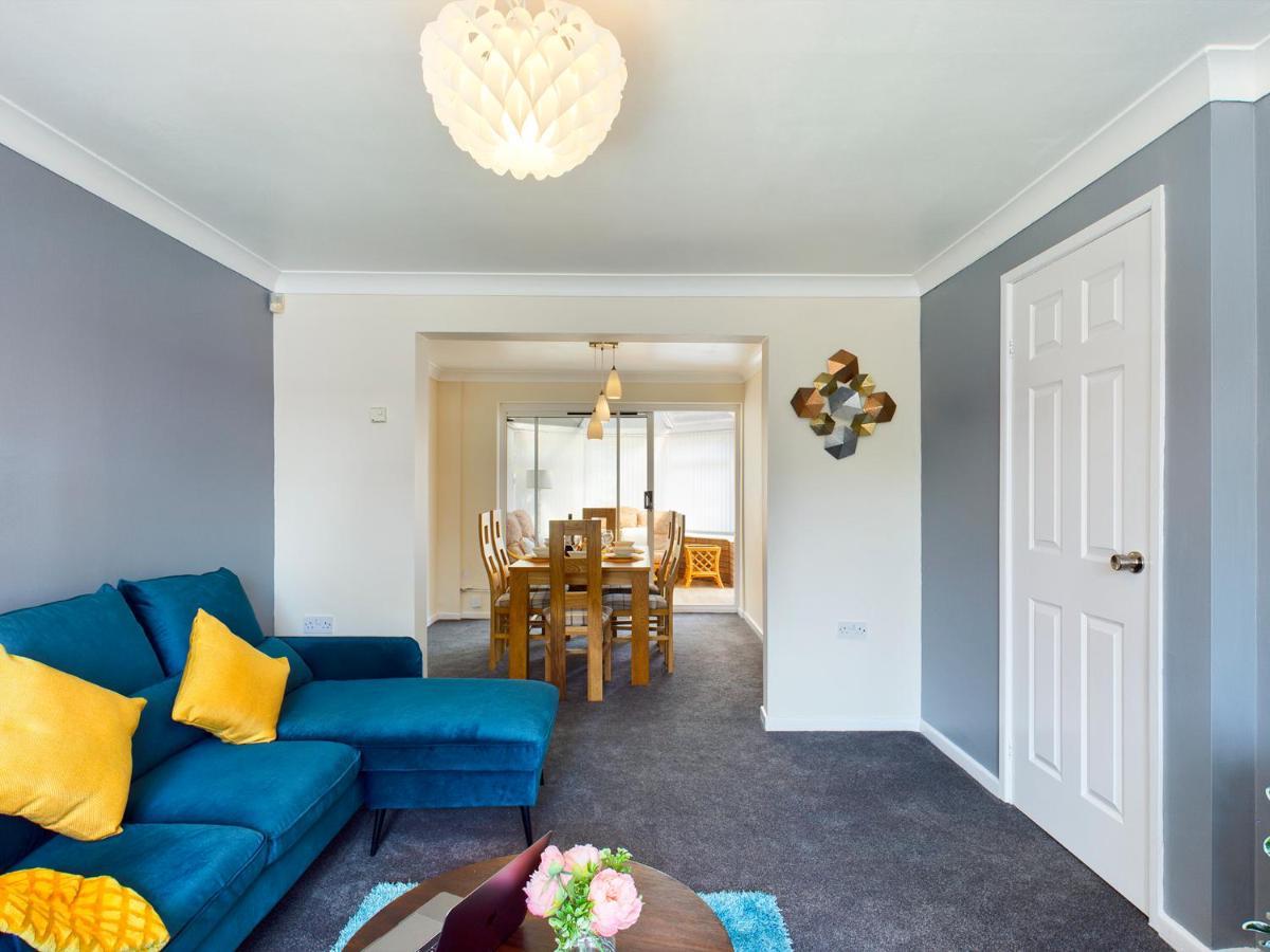247 Serviced Accommodation In Telford- 3Br House Екстериор снимка